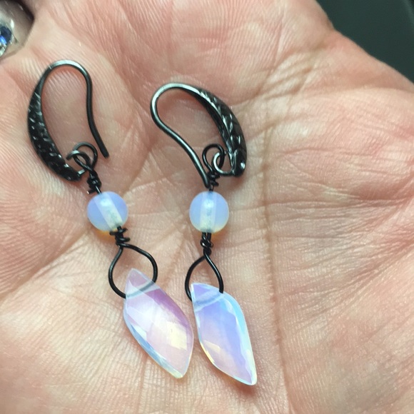 Cute pair of earrings - Picture 2 of 2